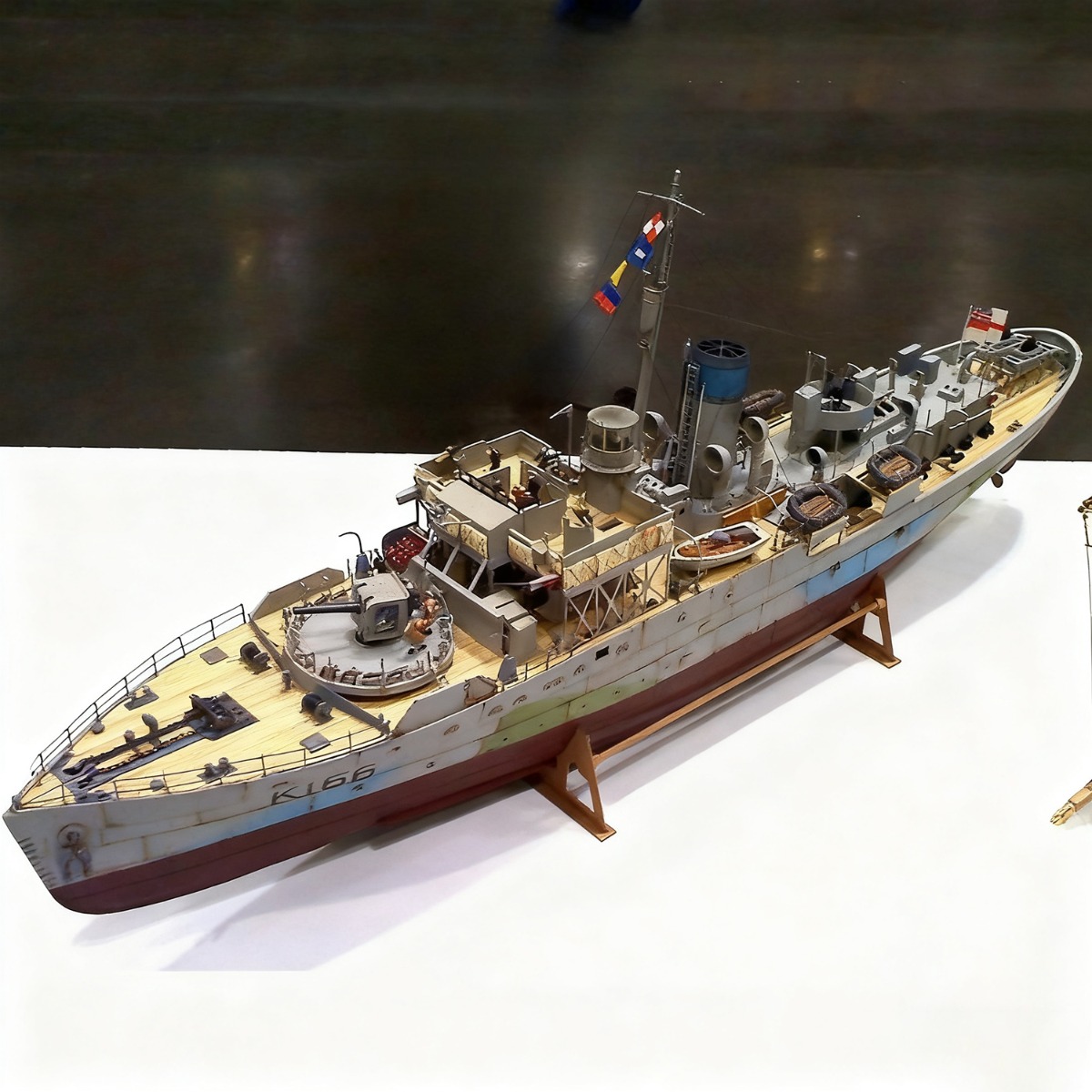 Model Kit Revell - 1/72 Revell Flower-class Frigate Сборная модель