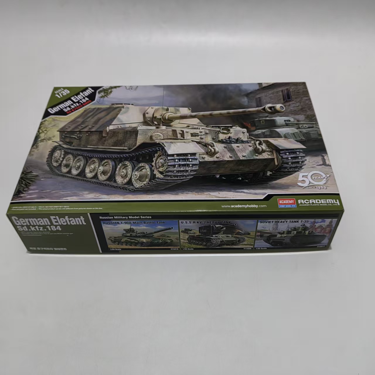AC13537 ACADEMY 1/35 Набор для – обзор и цена Model Kit History
